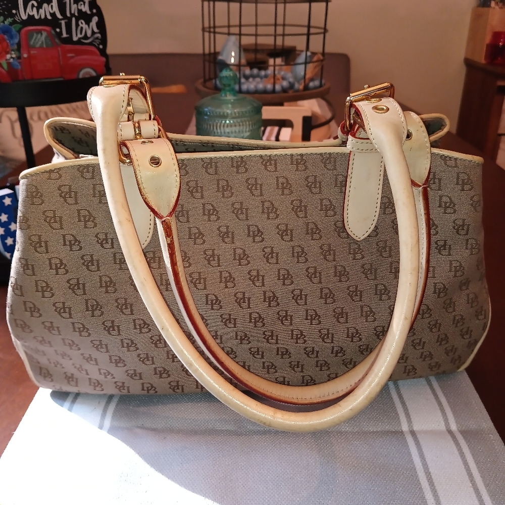 EUC Dooney & Bourke Signature Satchel Tote  Tan Canvas w/ Leather Trim - Picture 3 of 12
